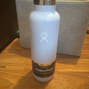 Hydro Flask 21 oz Water Bottle- NEW